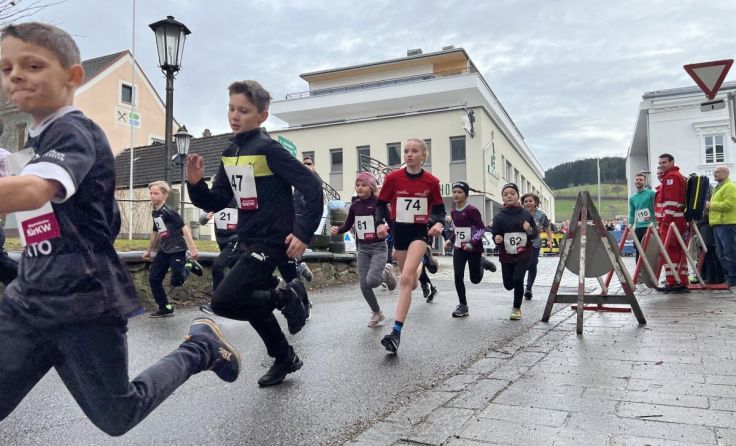 Auch 40 Kinder standen am Start. (Foto: Jana Obereder/Thomas Umhaller)