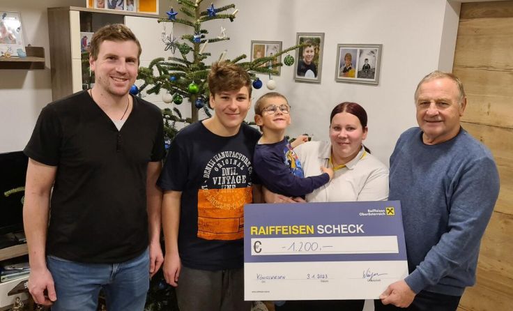 Spendenübergabe an Timo (Foto: Wiesinger)