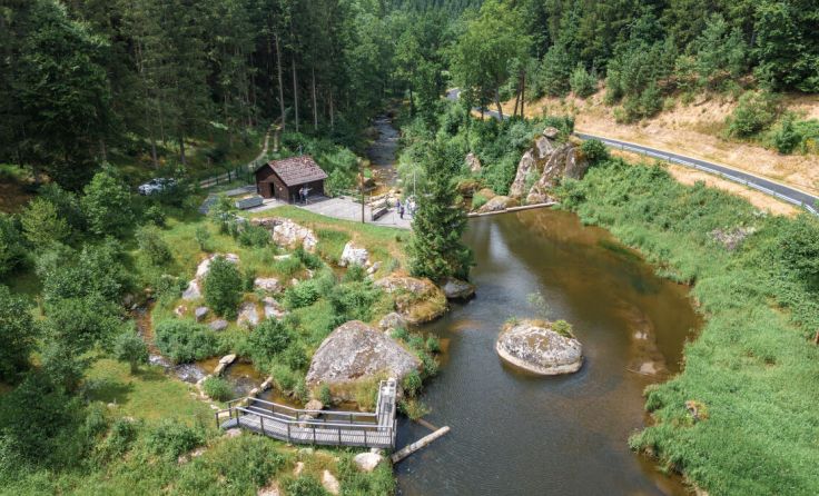 Wehranlage mit Fischaufstieg (Foto: Fotokerschi.at)