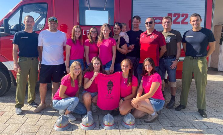Neu eingekleidet geht es für die Damen der FF Mötlas in die Bewerbssaison 2024. (Foto: FF Mötlas)