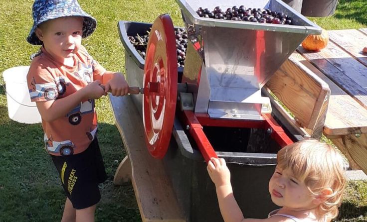 Die Jung-Winzer Luisa und Jakob (Foto: Wurm)