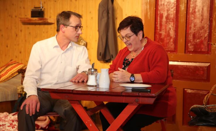 Markus Gringer und Ingrid Klopf beim Proben für die turbulente Komödie (Foto: Theaterrunde Gutau)