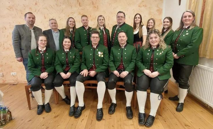 Der Vorstand des Musikverein St. Oswald mit Bürgermeister Michael Spörker (Foto: MV St. Oswald)