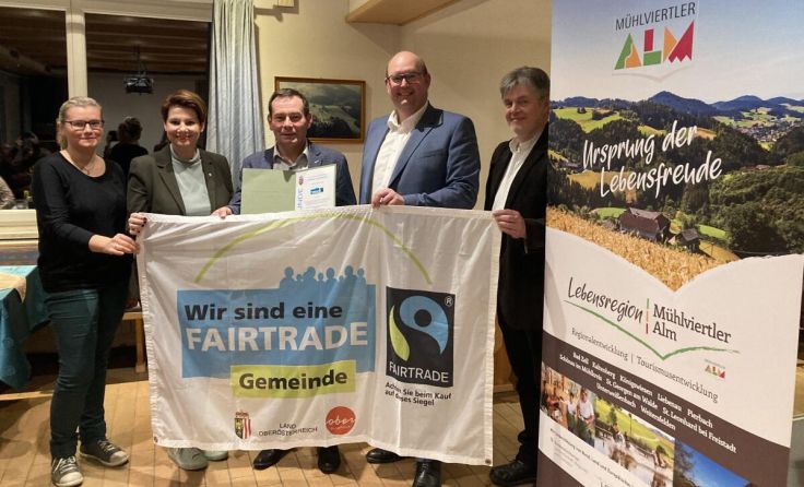 Festakt mit Fahnenübergabe (Foto: Gemeinde)