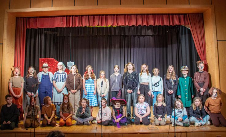 Die Kinder und Jugendlichen sind mit Begeisterung dabei. (Foto: Theaterrunde Gutau)