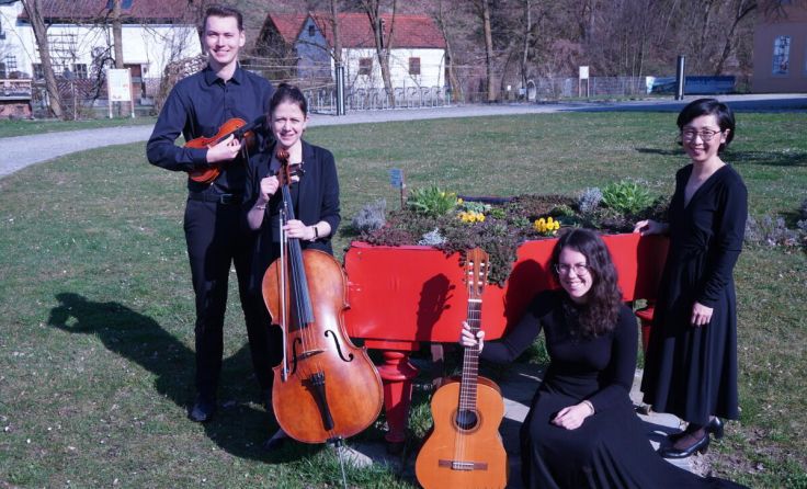 Lehrer und Schüler musizieren in der Konzertreihe "Musik Café". (Foto: LMS Pregarten)