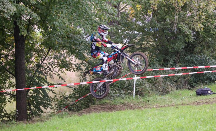 Um die 120 Fahrer nehmen die Weinzierl-Trophy in Angriff. (Foto: Daniel Kaindl-Rigler)