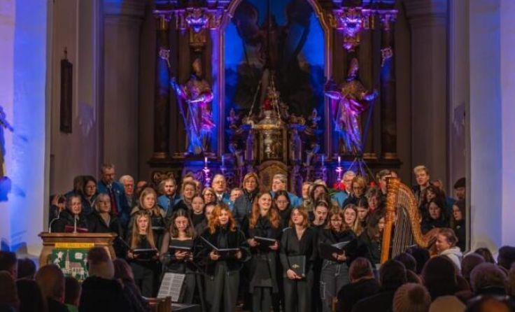 Der Jugendchor Naarn und Ensembles des Musikvereins laden zum Adventkonzert. (Foto: privat)