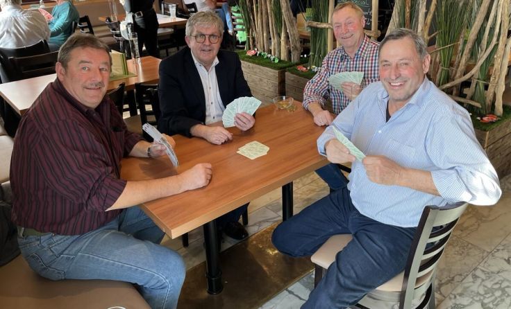 Die Tarockrunde im Café Krah trifft sich am Rosenmontag zum 37. Mal. (Foto: Heimo Hauser)