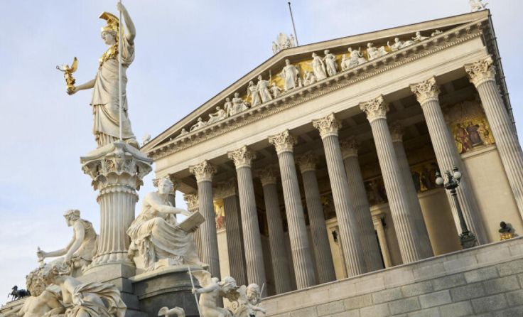 Das Parlamentsgebäude mit Pallas Athene und Portikus (Foto: Parlament Österreich)