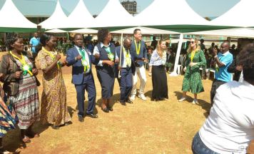 Ein Dorf baut Zukunft: Zehn Jahre Arbing meets Africa und eine zweite Schule für Westkenia