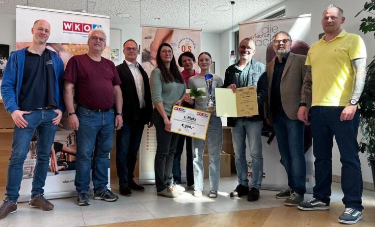 Siegerehrung von Lena Lindner mit Ausbildnern, Bewertern und WKO-Funktionären (Foto: WKO)