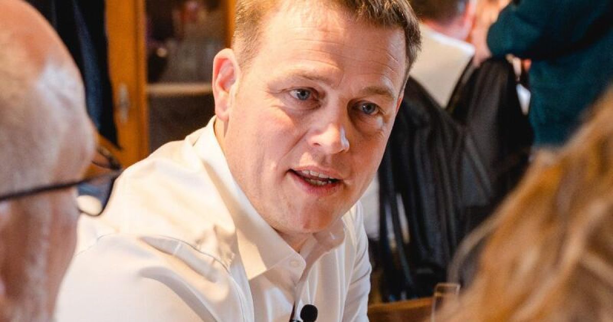 Passionate pub discussion with State Councillor Stefan Kaineder in ...