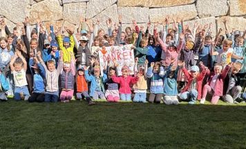 Frischer Pausenraum im Grünen für die Volksschule