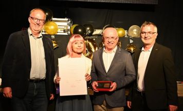 Wirtschaftsmedaille zum Firmenjubiläum von Karl Thumfarth in Grünbach