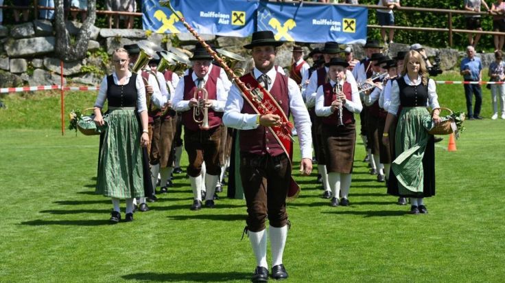 Bezirksmusikfest und doppeltes Jubiläum in Königswiesen
