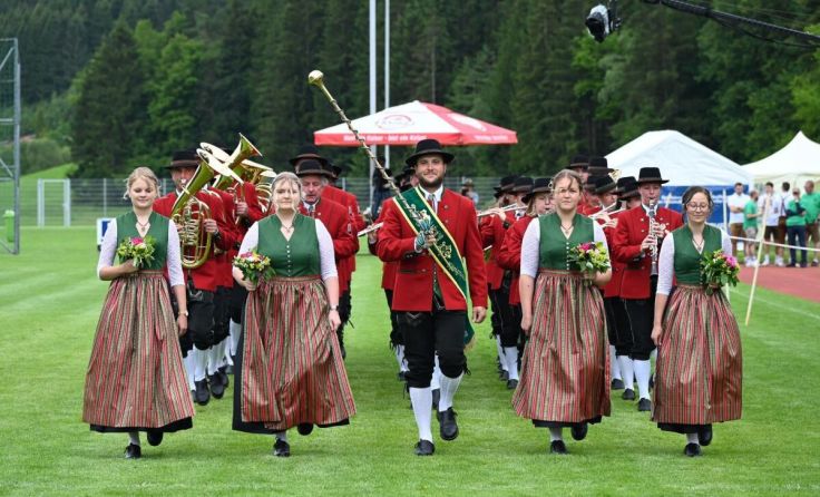 Die Gastgeber gingen als erste über den Rasen. (Foto: OÖBV Freistadt/Johannes Mayr)