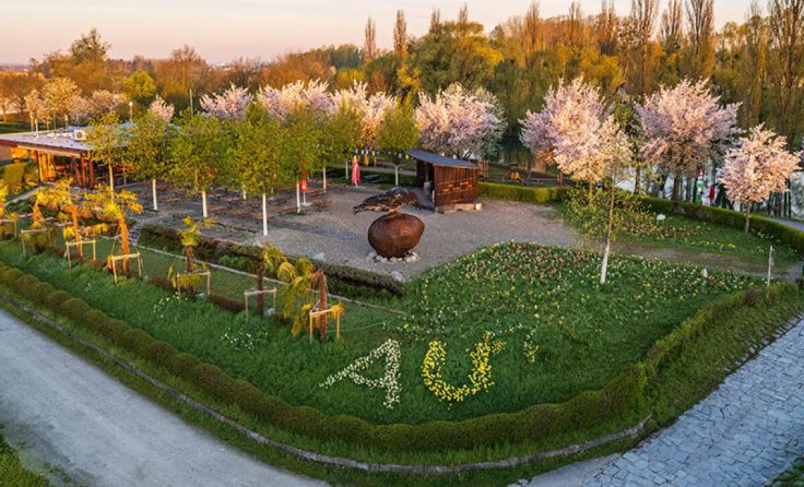 Auf der Kulturbühne beim Donaustandl wird kräftig gesungen.⋌Foto: privat (Foto: privat)
