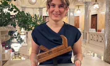 Kerstin Pfann zählt zu Österreichs besten Tischlereitechnik-Lehrlingen