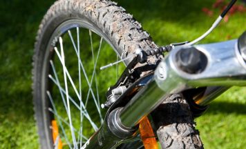 Mehrere Stürze mit Fahrrädern, E-Bikes und E-Scootern