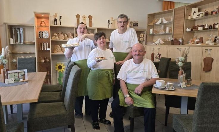 Das Team des Kleinen Cafés übernimmt gerne Verantwortung bei der Arbeit. (Foto: Lebenshilfe UWB)