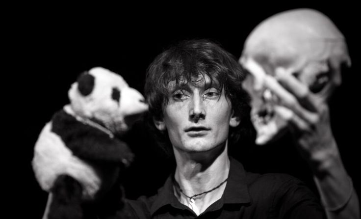 Happy Bones: Und täglich grüßt der Tod. (Foto: Matija Solce)
