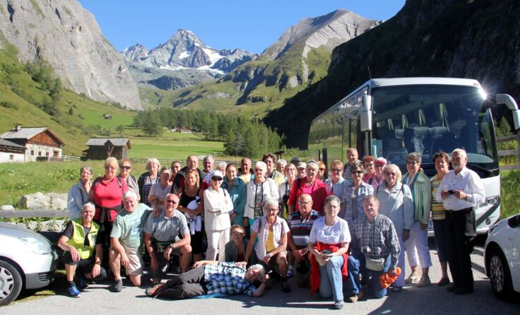 Reisegruppe vor dem tollen Großglockner-Panorama (Foto: F. Tüchler/privat)