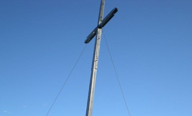 Larissa und Julia waren natürlich nicht die einzigen, die beim Gipfelkreuz ankamen.