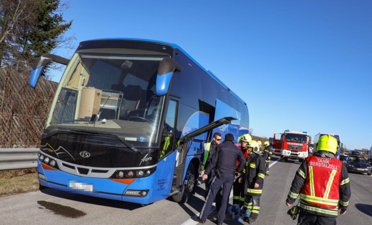 Die Buselektronik des Reisebusses geriet in Brand. (Foto: laumat.at/Matthias Lauber)