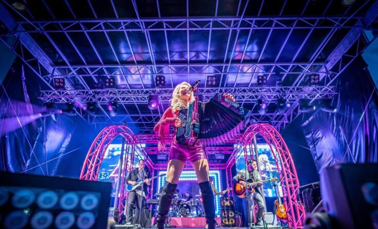 Melissa Naschenweng live zu Gast in der Linzer TipsArena. (Foto: Christoph Hatheuer)