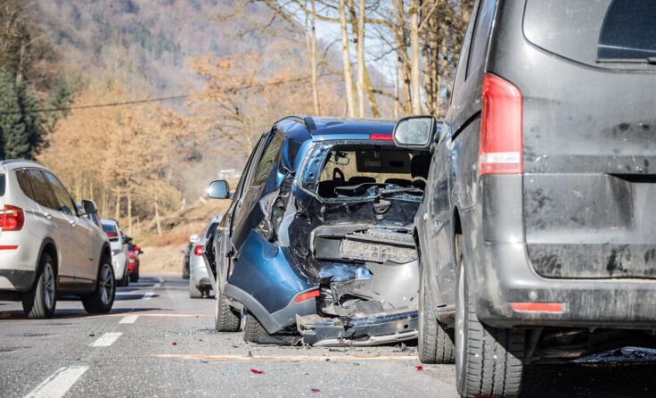 Drei Verletzte bei Verkehrsunfall Haselgraben (Foto: TEAM FOTOKERSCHI/BAYER)