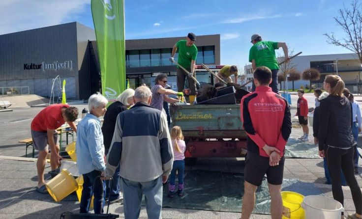 Die Bürger dürfen sich über regionale Komposterde freuen. (Foto: Grüne Engerwitzdorf)