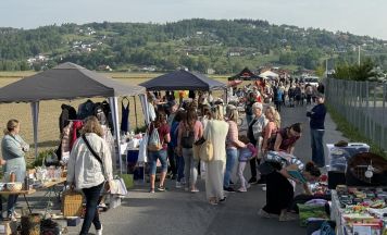 Flohmarkt in Feldkirchen mit rund 120 Ausstellern