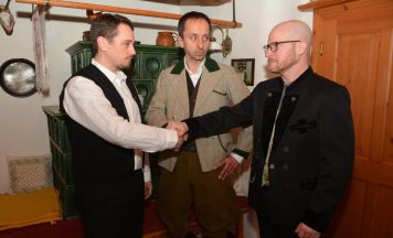 Theatergruppe Bad Leonfelden spielt Skandal im Doktorhaus