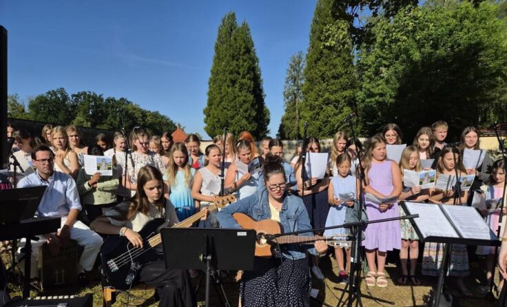 Gottesdienst im Klostergarten in Baumgartenberg (Foto: BBS/BASOP)