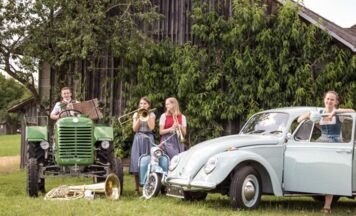 Oldtimer und Musiroas in Herzogsdorf