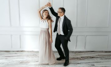 Volkstanz und Livemusik beim Ball in Alberndorf