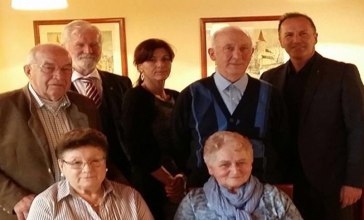Ehrung der Hochzeitspaare mit Vertretern der Gemeinde und LAbg. Günter Pröller