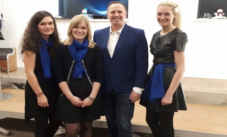 Chorleitung: Lydia Huber, Melanie Wurzinger, Gaby Mahringer mit LAbg. Günter Pröller 