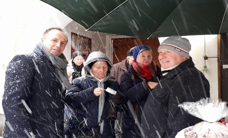 LAbg. Günter Pröller mit Besucher und Besucherinnen