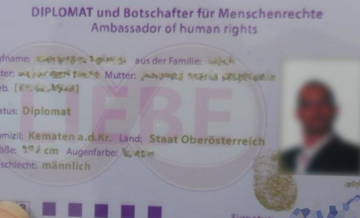 Dieses Fantasiedokument führte der 38-Jährige mit sich. Fotos: Polizei