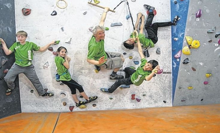 Eine Besonderheit im Naturfreundehaus Pucking ist der Kletterturm. Foto: Naturfreunde Pucking