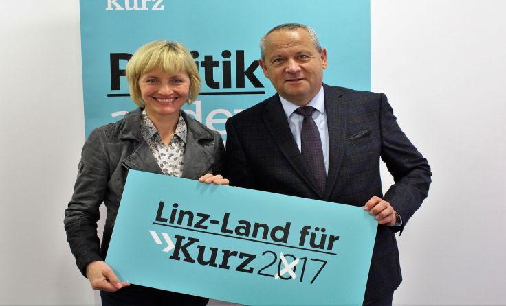 „Zeit für Neues“: Ursula Forstner (l.) mit Wolfgang Stanek Foto: ÖVP LL 