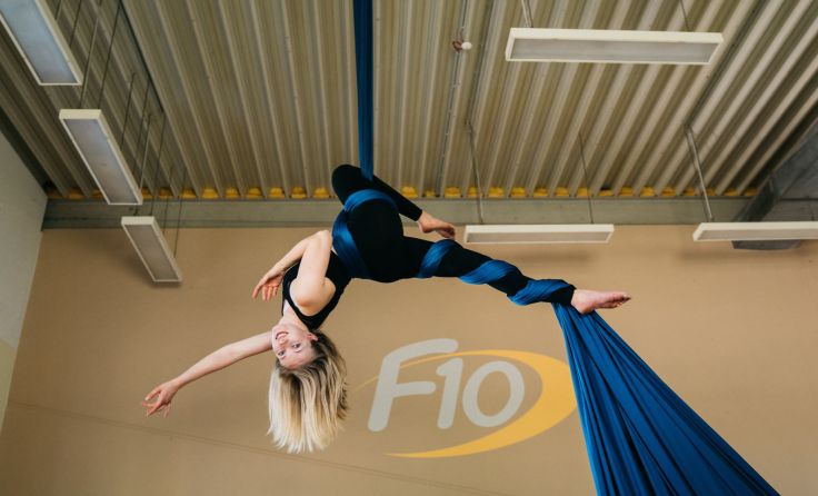 Marie bei Aerial Silks. Foto: www.nicoleandkevin.com