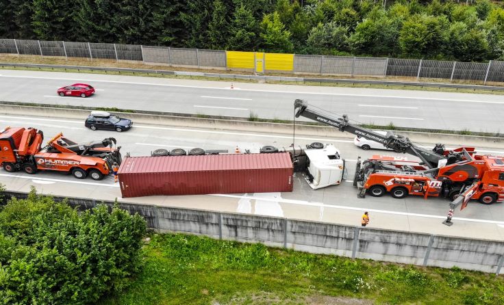 Am Mittwoch wurde die A1 wegen eines umgestürzten Lkws gesperrt. Foto: fotokerschi.at
