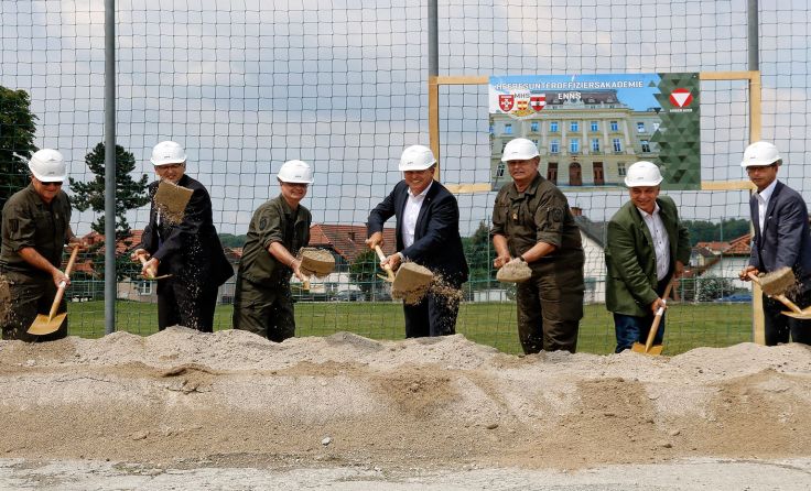 Verteidigungsminister Kunasek beim Spatenstich in Enns. Foto: BMVL/Vizeleutnant Günter Meindl