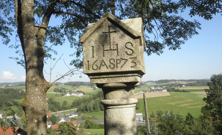 Jedes Kleindenkmal entlang des Marterlweges erzählt seine eigene Geschichte.