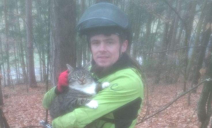 Baumpfleger Kevin Koppensteiner aus Neumarkt war der richtige Mann für die Mission Katzenrettung. 