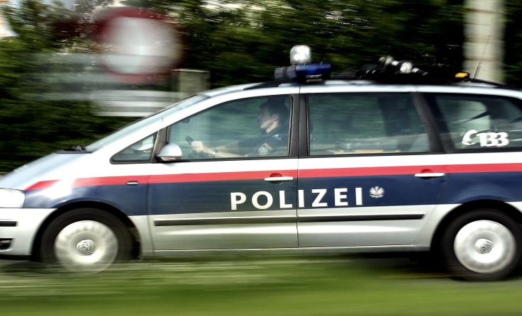 Von den Tätern fehlt bislang jede Spur - die Polizei ermittelt. Symbolfoto: Weihbold