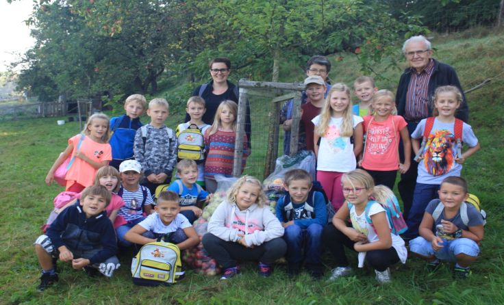 Klasse 2a der Volksschule Neumarkt mit Lehrkraft Katharina Janisch